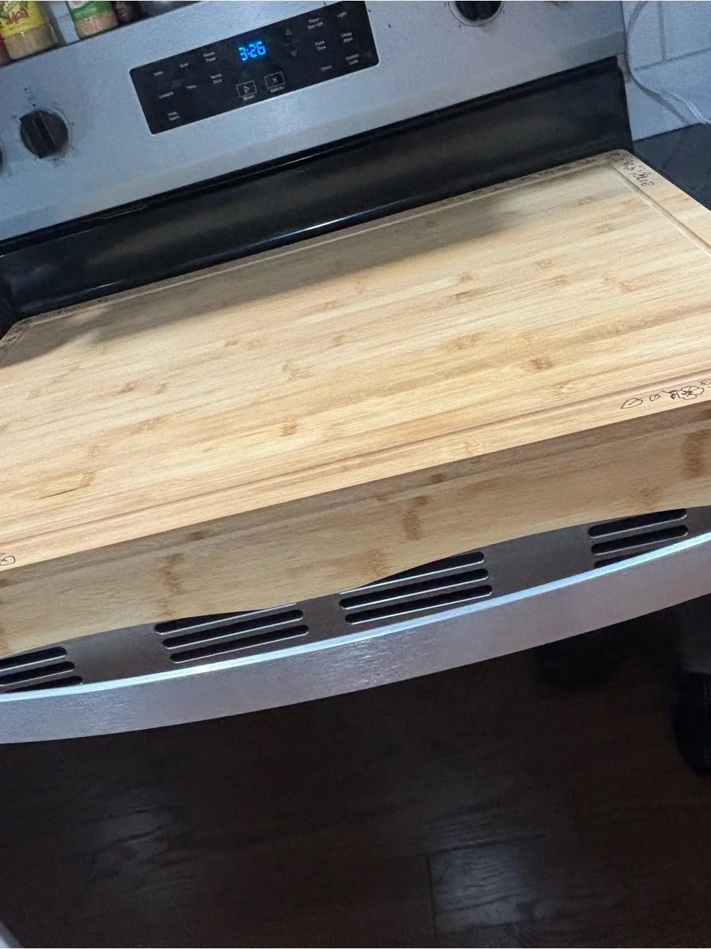 Country Living Bamboo Cutting Board - Natural- never used